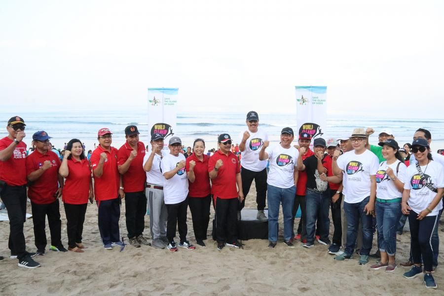 podiumnews.com-Wagub Cok Ace Minta Bersih Lingkungan Jadi Gaya Hidup